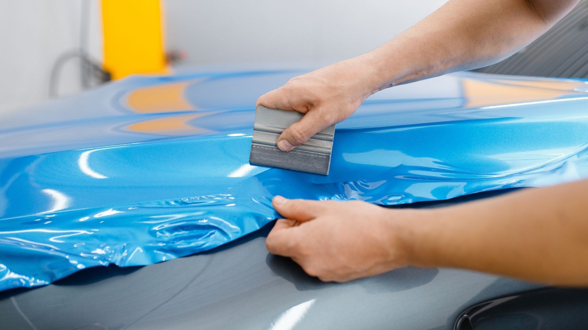 detailing garage vinly install image (1)